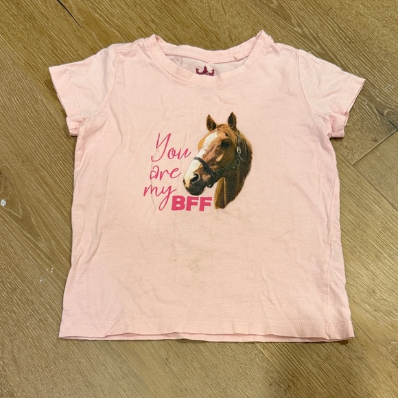 Charming Pink Kids' T-Shirt with Horse Graphic - Picture 1 of 3